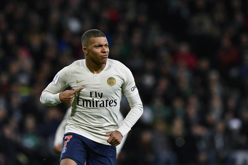 📹看台视角：全场嘘声震耳欲聋！阿诺德重返安菲尔德的“待遇”